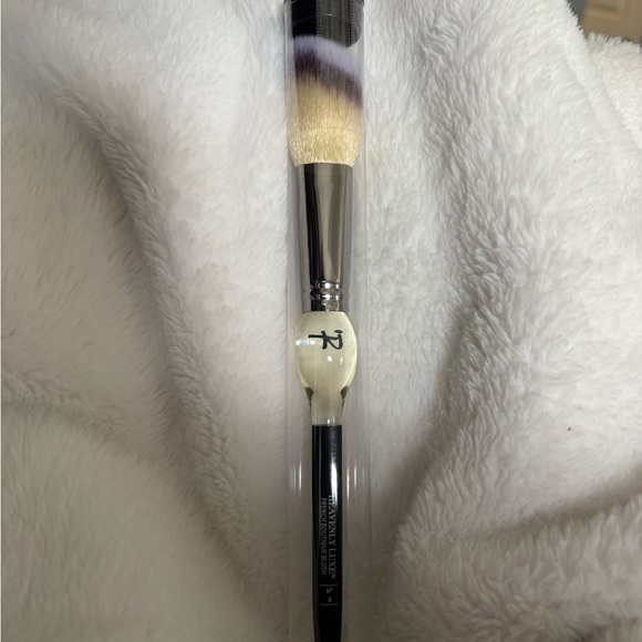 it cosmetics Other - IT COSMETICS HEAVENLY LUXE FRENCH BOUTIQUE  #4 ULTRA SOFT BLUSH BRUSH SEALED!!!